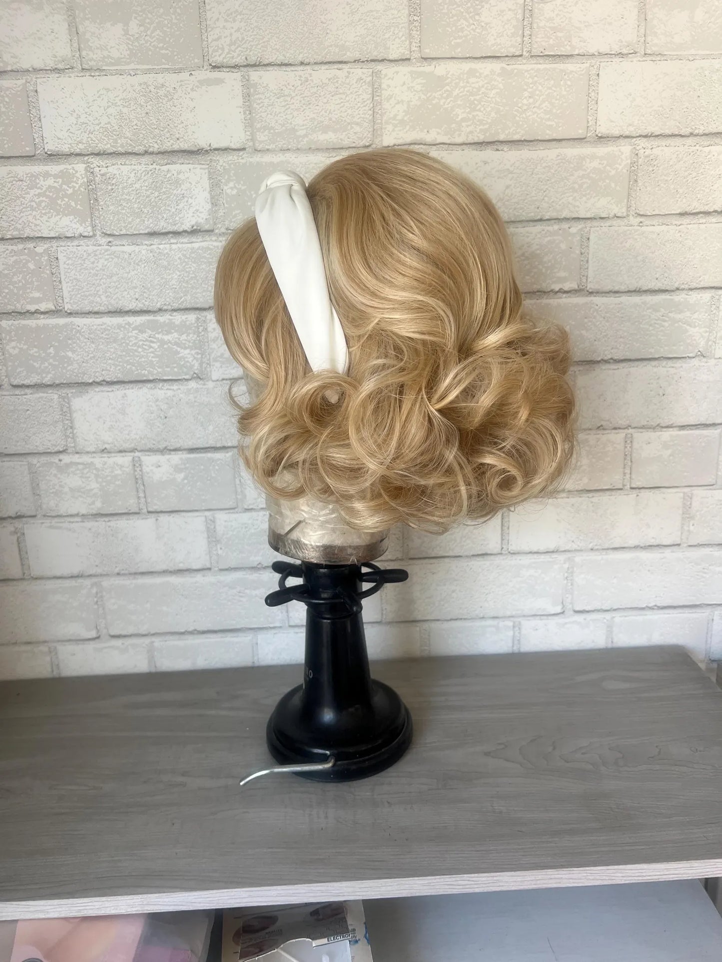 Blonde vintage bob