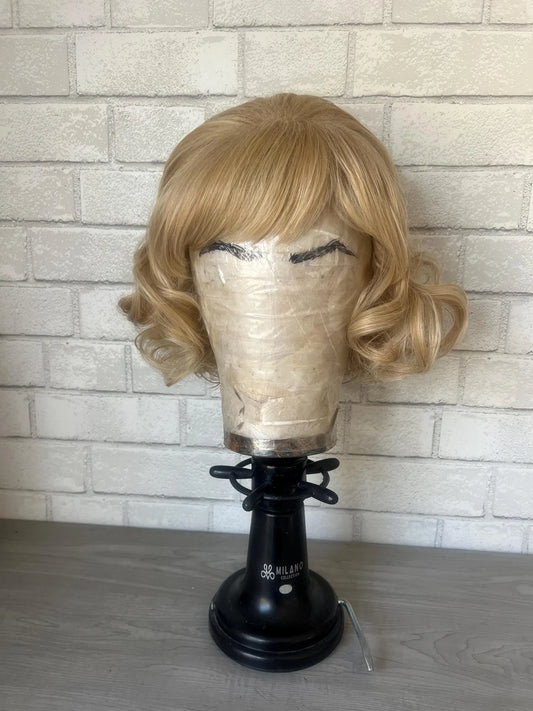 Blonde vintage bob